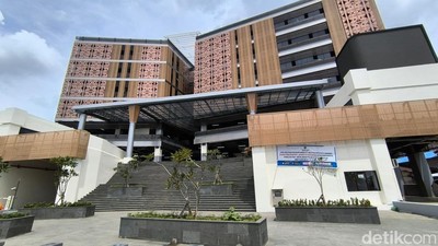 Melihat Megahnya Pasar Pagi Samarinda, Punya Eskalator-8 Lantai