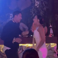 Darma dan Patricia juga berjoget bersama, diiringi lagu Die With a Smile versi koplo, hasil remix rekan DJ sang mempelai wanita. Foto: dok. Instagram @pschuldtz