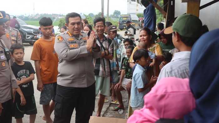 Polisi Dirikan Posko Kesehatan Bagi Warga Terdampak Banjir di Kasemen Serang