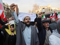 Trump Minta Warga Iran Demonstrasi Terus: Bantuan dalam Perjalanan