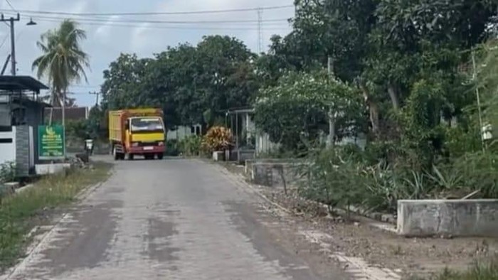 PT BSI pavingisasi jalan Petak 56, Desa Pesanggaran, Kecamatan Pesanggaran, Banyuwangi