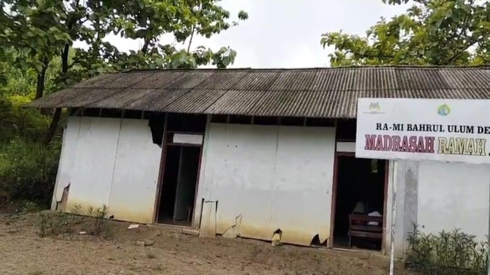 Sekolah RA/MI Bahrul Ulum di Bojonegoro
