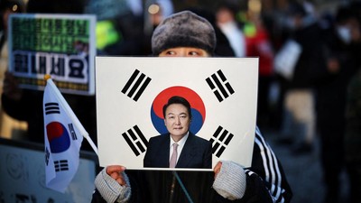 Sidang Akhir Dugaan Makar, Pendukung Sambut Yoon di Pengadilan Seoul