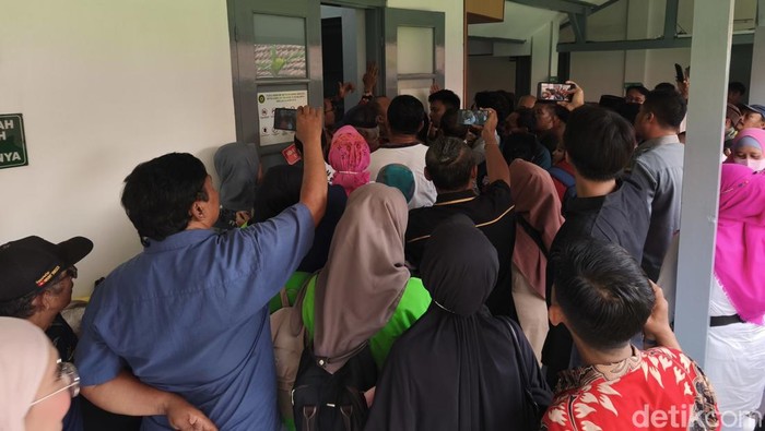 Suasana Persidangan perkara nomor 211/Pdt.G/2025/PN Skt, tentang gugatan Citizen Lawsuit (CLS) ijazah Joko Widodo (Jokowi), di Pengadilan Negeri Solo, Selasa (13/1/2026).