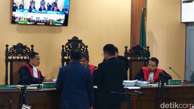 Sidang CLS Ijazah Jokowi Suasana Persidangan perkara nomor 211/Pdt.G/2025/PN Skt, tentang gugatan Citizen Lawsuit (CLS) ijazah Joko Widodo (Jokowi), di Pengadilan Negeri Solo, Selasa (13/1/2026).