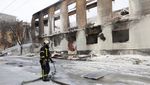 Sisa-sisa Serangan Udara Rusia di Distrik Industri Kyiv