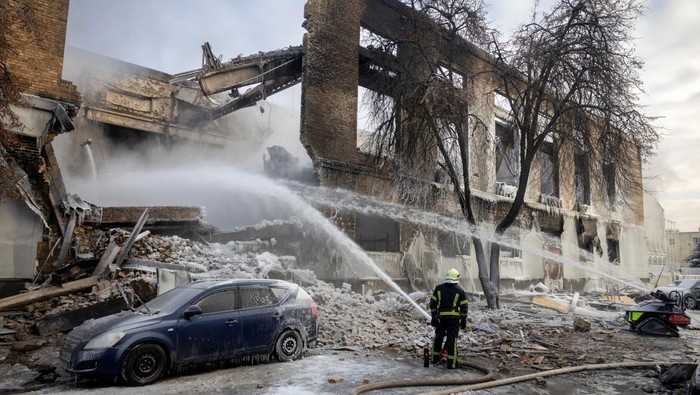 A firefighter works at the site of a building that was hit by a Russian drone, amid Russia's attack on Ukraine, in Kyiv, Ukraine January 12, 2026. REUTERS/Thomas Peter