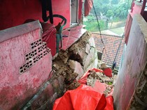 Tebing Pemakaman Longsor Imbas Hujan Deras di Bogor