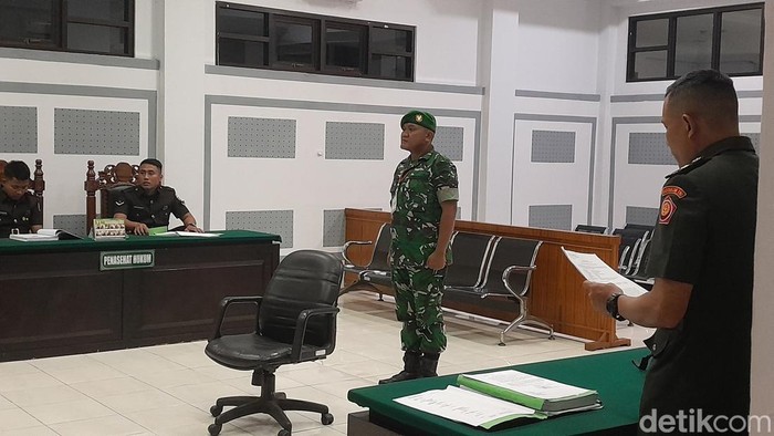 Terdakwa Sertu Muhammad Fadly Sitepu menjalani sidang di Pengadilan Militer I-02 Medan. (Nizar Aldi/detikSumut)
