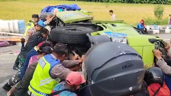 Truk Terguling Lalu Tabrak Penggembala Bebek hingga Tewas di Magelang