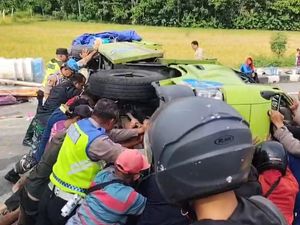 Truk Terguling Lalu Tabrak Penggembala Bebek hingga Tewas di Magelang