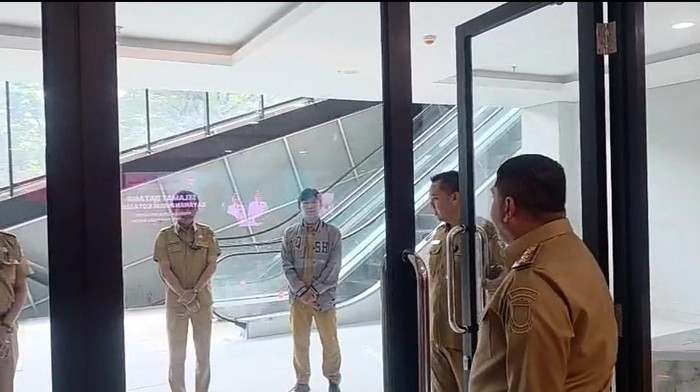 Walkot Makassar Geram Pergoki Pegawai PTSP Duduk Santai-Merokok Saat Jam Kerja
