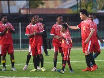 Wapres Gibran Bermain Bola Bersama Anak SSB di Wamena