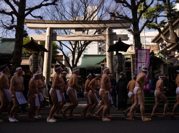 Potret Penyucian Diri Umat Shinto Saat Tahun Baru