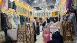 Warga Mulai Berburu Gamis Rompi di Pasar Kapasan Surabaya Jelang Lebaran 2026