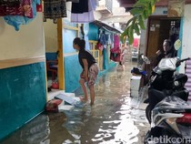 Warakas Jakut Masih Banjir, Warga: Siang Kering, Air Masuk Rumah Sore
