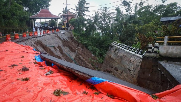 Akses objek Wisata Colo di Desa Colo, Kecamatan Dawe, Kabupaten Kudus, yang longsor. Diunggah Rabu (14/1/2026).