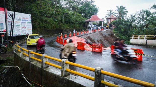 Akses objek Wisata Colo di Desa Colo, Kecamatan Dawe, Kabupaten Kudus, yang longsor. Diunggah Rabu (14/1/2026). Akses objek Wisata Colo di Desa Colo, Kecamatan Dawe, Kabupaten Kudus, yang longsor. Diunggah Rabu (14/1/2026).