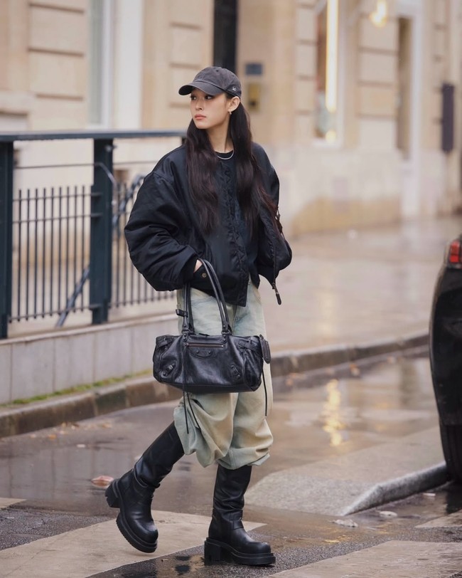 Kakek buyut Annie Moon, Lee Byung Chul merupakan pendiri Samsung. Ibunya menjabat sebagai presiden department store Shinsegae Group, sedangkan ayahnya pernah menjadi Menteri Perdagangan Industri dan Energi Korea Selatan. Foto: dok. Instagram @anniesymoon