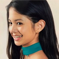 Pada usia sekitar 13 tahun, Aurelie mulai aktif mengikuti berbagai lomba, audisi, dan kegiatan modeling. Penampilannya masih sangat polos dengan senyum khas dan behel yang menambah kesan manis.Foto: Dok. Instagram Aurelie Moeremans