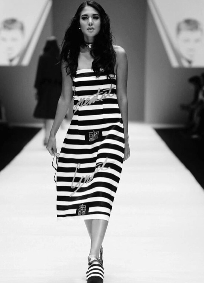 Seiring bertambahnya usia, kiprah Aurelie di industri hiburan semakin luas. Ia aktif sebagai bintang iklan dan kerap tampil di berbagai runway fashion show. Foto: Dok. Instagram Aurelie Moeremans