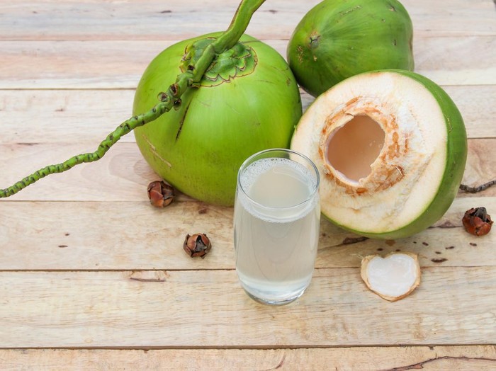 Benarkah Air Kelapa Bantu Ringankan Gejala Cacar Air pada Anak?
