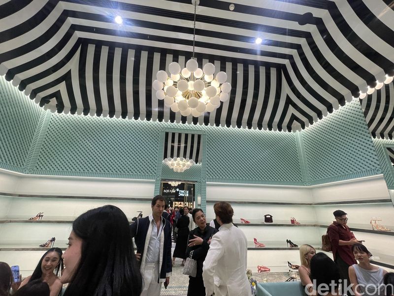 Butik Aquazzura di Pacific Place