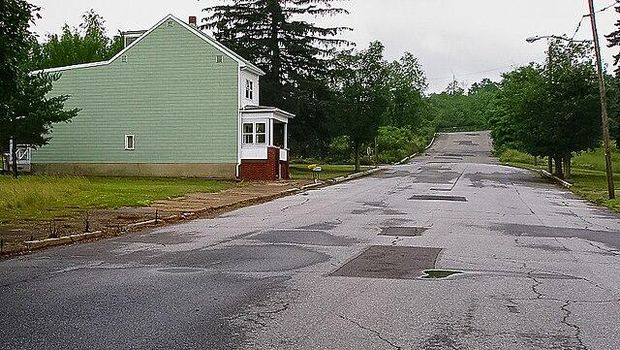 Centralia merupakan kota mati di AS. Kota ini ditinggal penghuninya lantaran ada 'api abadi' di bawah tanah akibat kebakaran tambang batu bara.