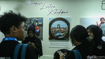 Cerita Perempuan Tangguh Menghiasi Ruang Transit MRT Jakarta