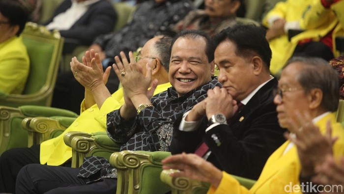 Pengusaha Chairul Tanjung menghadiri dies natalis ke-50 Surat Kabar Kampus Salemba UI, di Auditorium FKUI, Jl Salemba Raya, Jakarta, Rabu (14/1/2026). Turut hadir sejumlah tokoh yang merupakan alumni UI seperti Yusril Ihza Mahendra, Emil Salim, Dipo Alam, dan Ikrar Nusa Bakti.