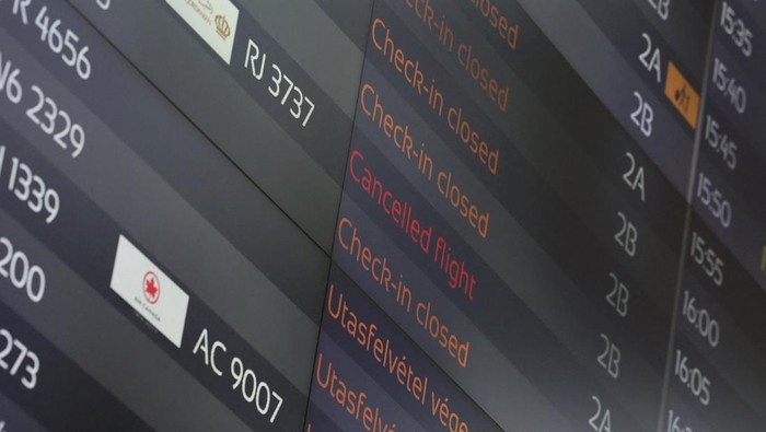 Passengers wait at Budapest Airport after a temporary closure due to extremely icy conditions in Budapest, Hungary, January 13, 2026. REUTERS/Bernadett Szabo