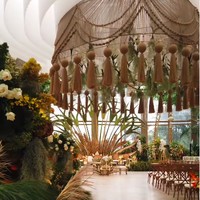 Dekorasi pernikahan Darma dan Patricia dikerjakan oleh Stupa Caspea. Dalam video yang dibagikan, terungkap detail dekorasi akad nikah mereka yang mengambil filosofi padi. Foto: Instagram @stupacaspea