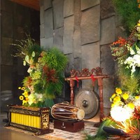 Untuk mengentalkan adat Jawa, Darma dan Patricia juga menambahkan alat musik tradisional sebagai salah satu ornamen acara akad nikah. Foto: Instagram @stupacaspea