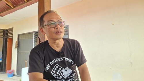 Direktur Walhi NTB, Amri Nuryadin, saat ditemui di kantornya, Rabu (14/1/2026). (Ahmad Viqi/detikBali)