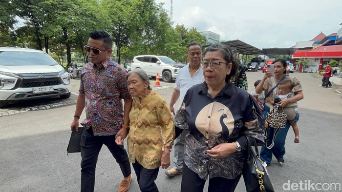 Nenek Elina Kembali Diperiksa Polda Jatim soal Dugaan Pemalsuan Dokumen