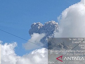 Gunung Marapi di Sumbar Erupsi Pagi Ini, Tinggi Kolom Abu Capai 1,6 Km