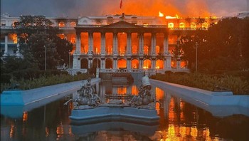 Kesedihan menyelimuti Nepal saat Singha Durbar, yang merupakan pusat administrasi dan sejarah pemerintahan negara tersebut, ludes terbakar dalam aksi protes besar tahun lalu. Bangunan megah ini bukan sekadar kantor pemerintahan, melainkan simbol kedaulatan dan warisan arsitektur kuno Nepal yang kini hanya menyisakan puing-puing sejarah. Foto: Boredpanda