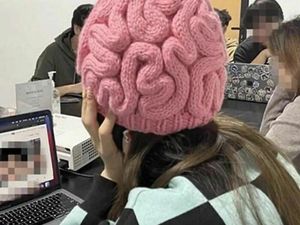 Deretan Foto Absurd yang Mungkin Bisa Bikin Kamu Senyum Lagi