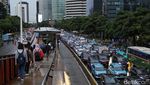 Hujan Reda, Kemacetan Mengular di Jalan Sudirman