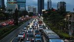 Hujan Reda, Kemacetan Mengular di Jalan Sudirman