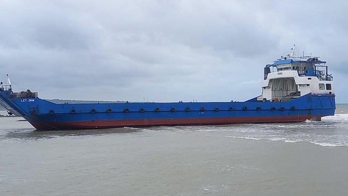 Dua Kapal Kandas di Perairan Paciran Lamongan Imbas Cuaca Ekstrem