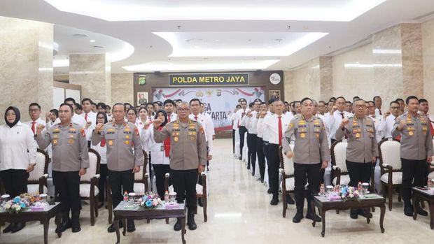 Kapolda Metro Jaya Irjen Asep Edi Suheri memberikan pengarahan kepada jajaran Ditres PPA dan PPO, Rabu (14/1/2026).