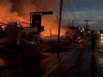 Video: Kebakaran di Pasar Anduonohu Kendari, 15 Kios-Rumah Ludes