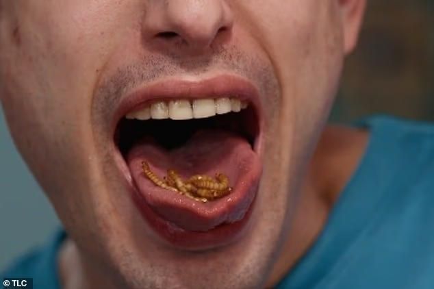 Kecanduan Makan Ulat Hidup, Pria Ini Sebut Rasanya Mirip Popcorn