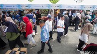 Pameran UMKM tersebut disambut antusias oleh para pengunjung.