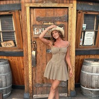 Selain soal nilai hidup, Bates juga mengaku sudah lama merasa tidak cocok dengan kehidupan di Los Angeles, tempat ia tinggal selama sembilan tahun terakhir. Bates mengaku memilih hidup sederhana di pedalaman. “Saya sudah cukup lama ingin meninggalkan kota ini. Jujur saja, saya tidak bahagia dengan hidup saya saat ini,” ucap Bates.  Foto: dok. Instagram @_kendrabates_