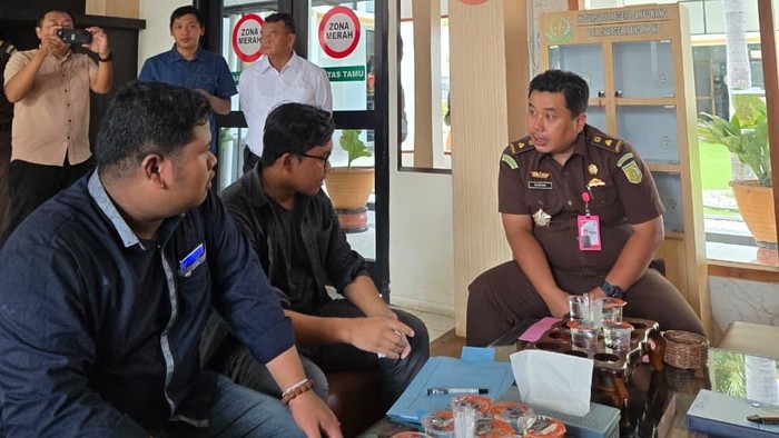 Ketua KCB Jatim, Holik Ferdiansyah, melakukan laporan soal dugaan korupsi