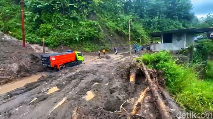 Kondisi Jalan Nasional Cimapag Sukabumi.
