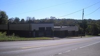 Ada juga sebuah bangunan yang masih berdiri di Centralia, yakni Municipal Building atau gedung pemerintahan kota Centralia. Di sebelahnya ada kantor Damkar yang telah tutup sejak puluhan tahun lalu. Foto: Wikimedia Commons/CCA 2.0