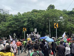 Massa Ojol Demo di Kedubes AS, Jalan Medan Merdeka Selatan Jakpus Ditutup